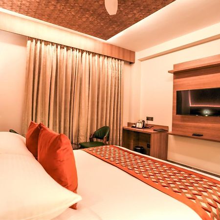 Rj Hotel - Managed By Atithi House Grander Noida Exterior foto