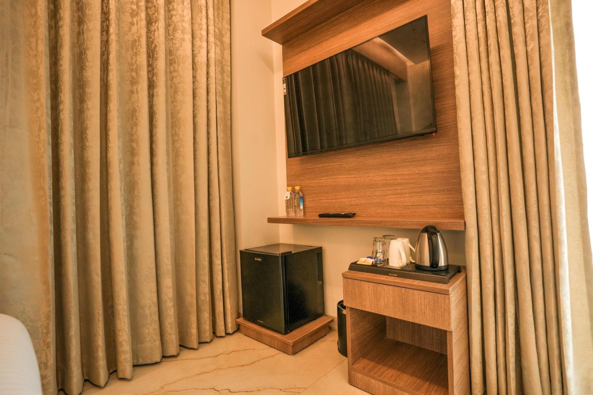 Rj Hotel - Managed By Atithi House Grander Noida Exterior foto