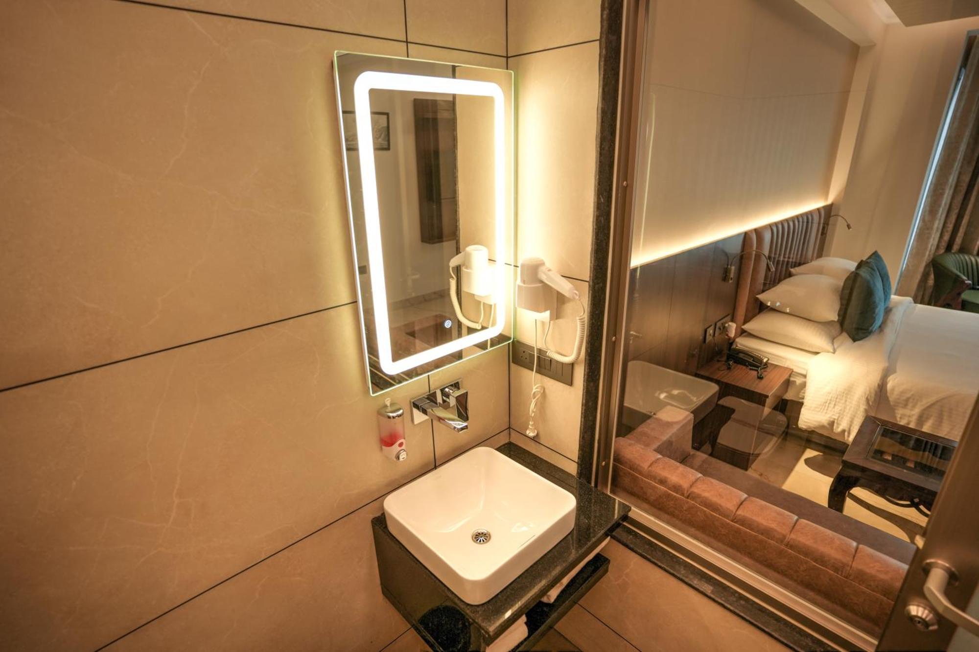 Rj Hotel - Managed By Atithi House Grander Noida Exterior foto