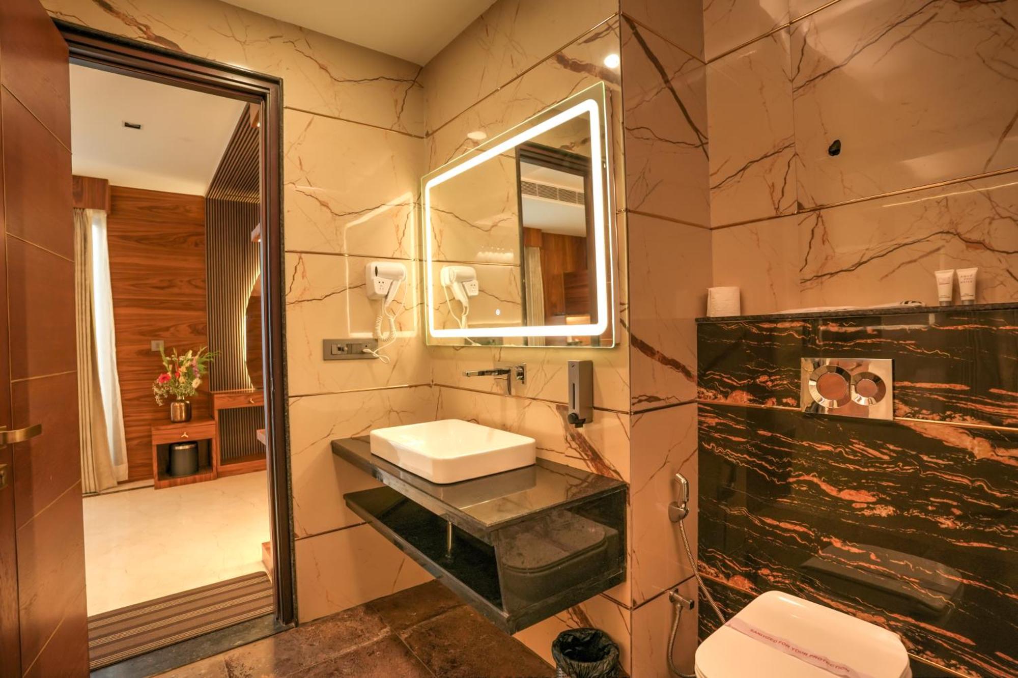 Rj Hotel - Managed By Atithi House Grander Noida Exterior foto