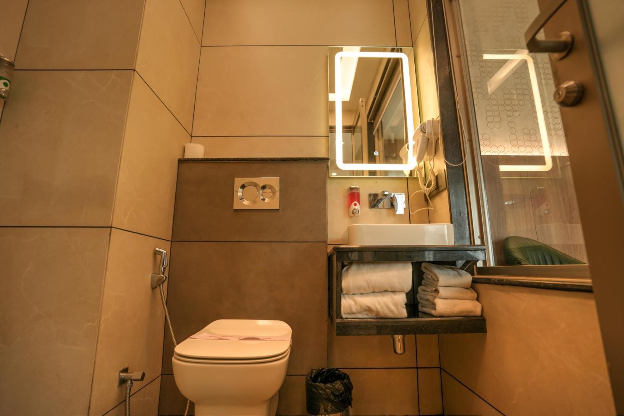 Rj Hotel - Managed By Atithi House Grander Noida Exterior foto