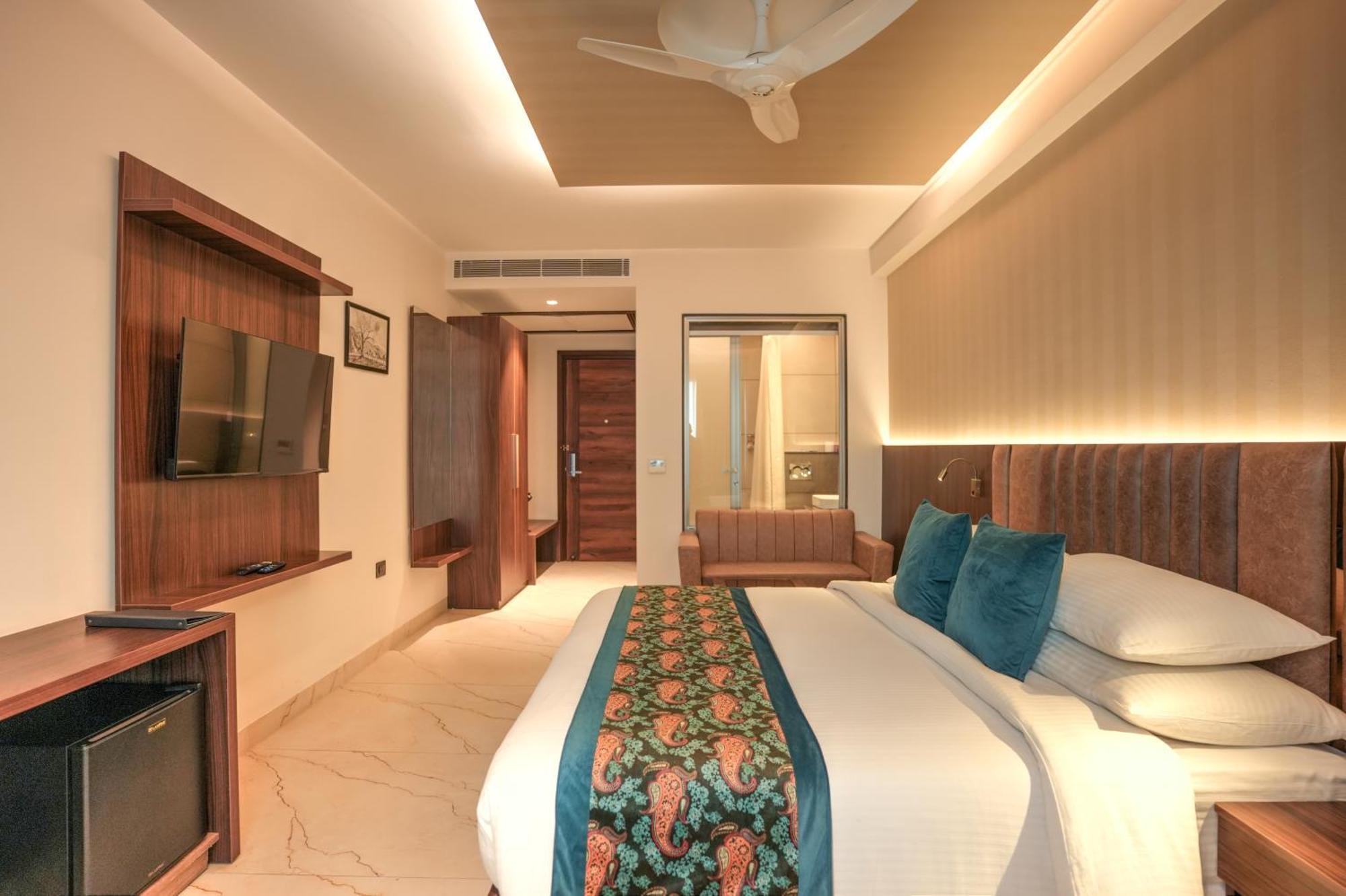 Rj Hotel - Managed By Atithi House Grander Noida Exterior foto
