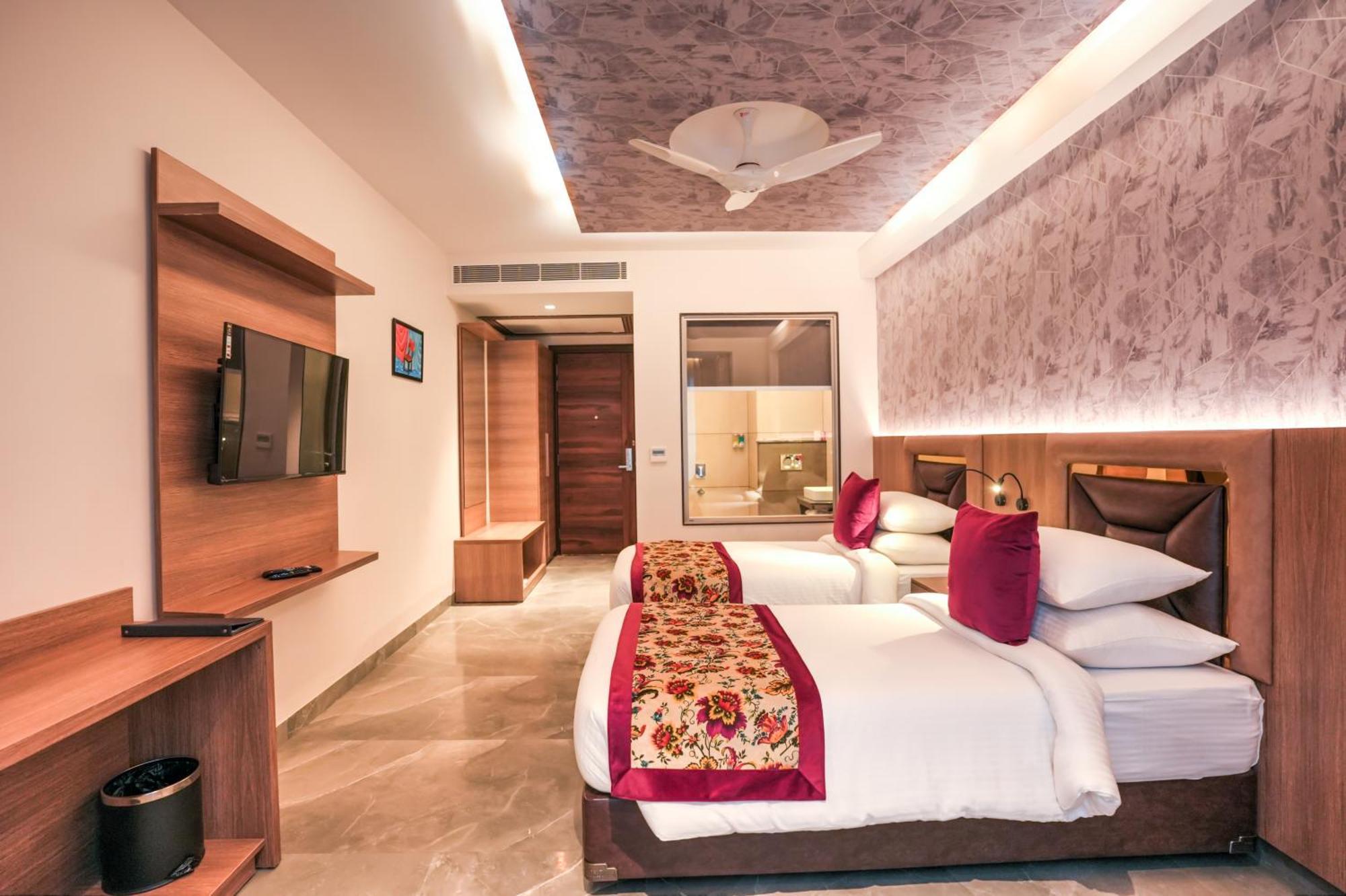 Rj Hotel - Managed By Atithi House Grander Noida Exterior foto