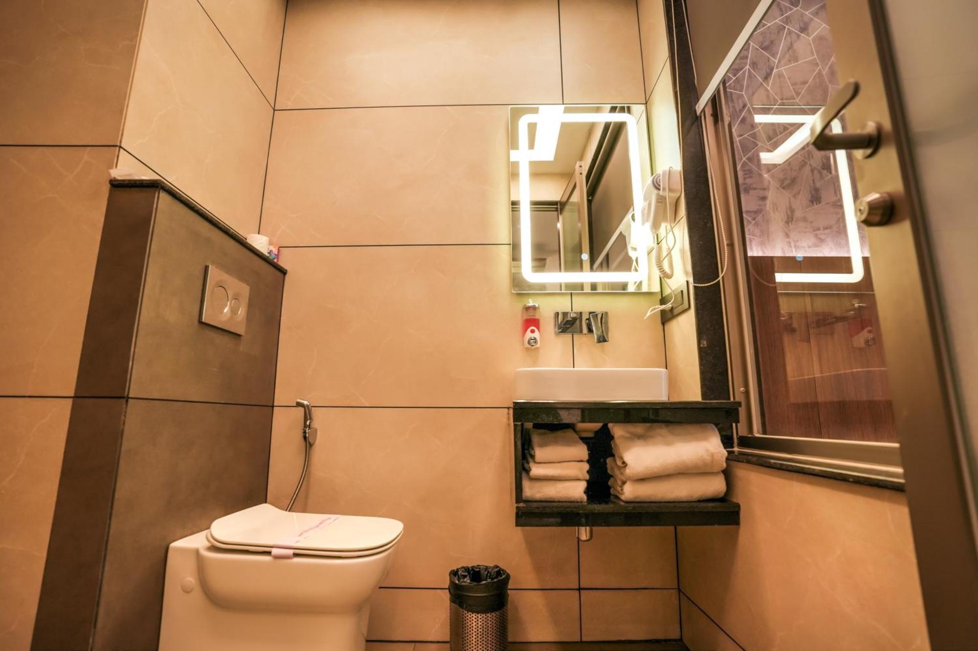 Rj Hotel - Managed By Atithi House Grander Noida Exterior foto