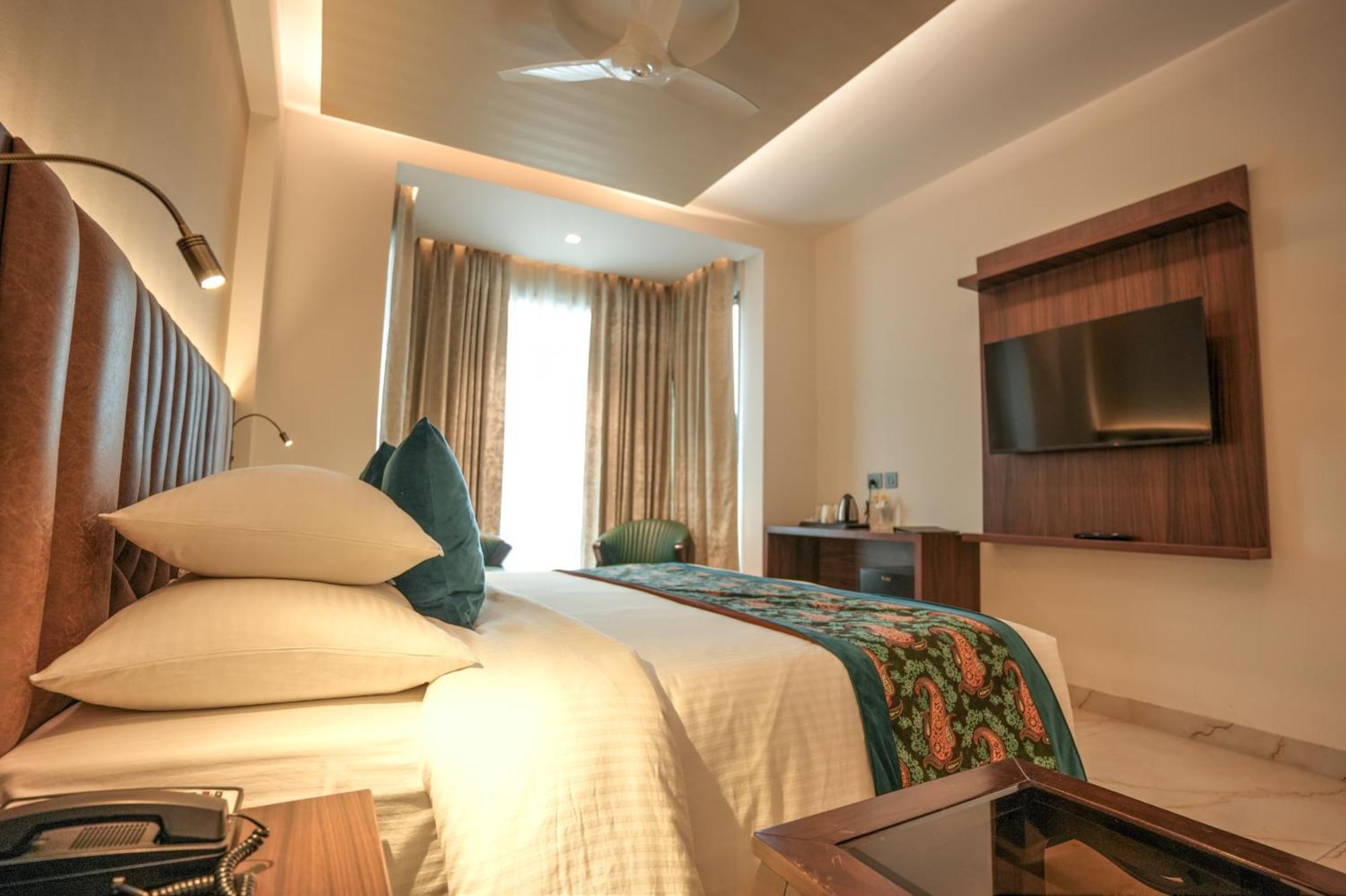 Rj Hotel - Managed By Atithi House Grander Noida Exterior foto
