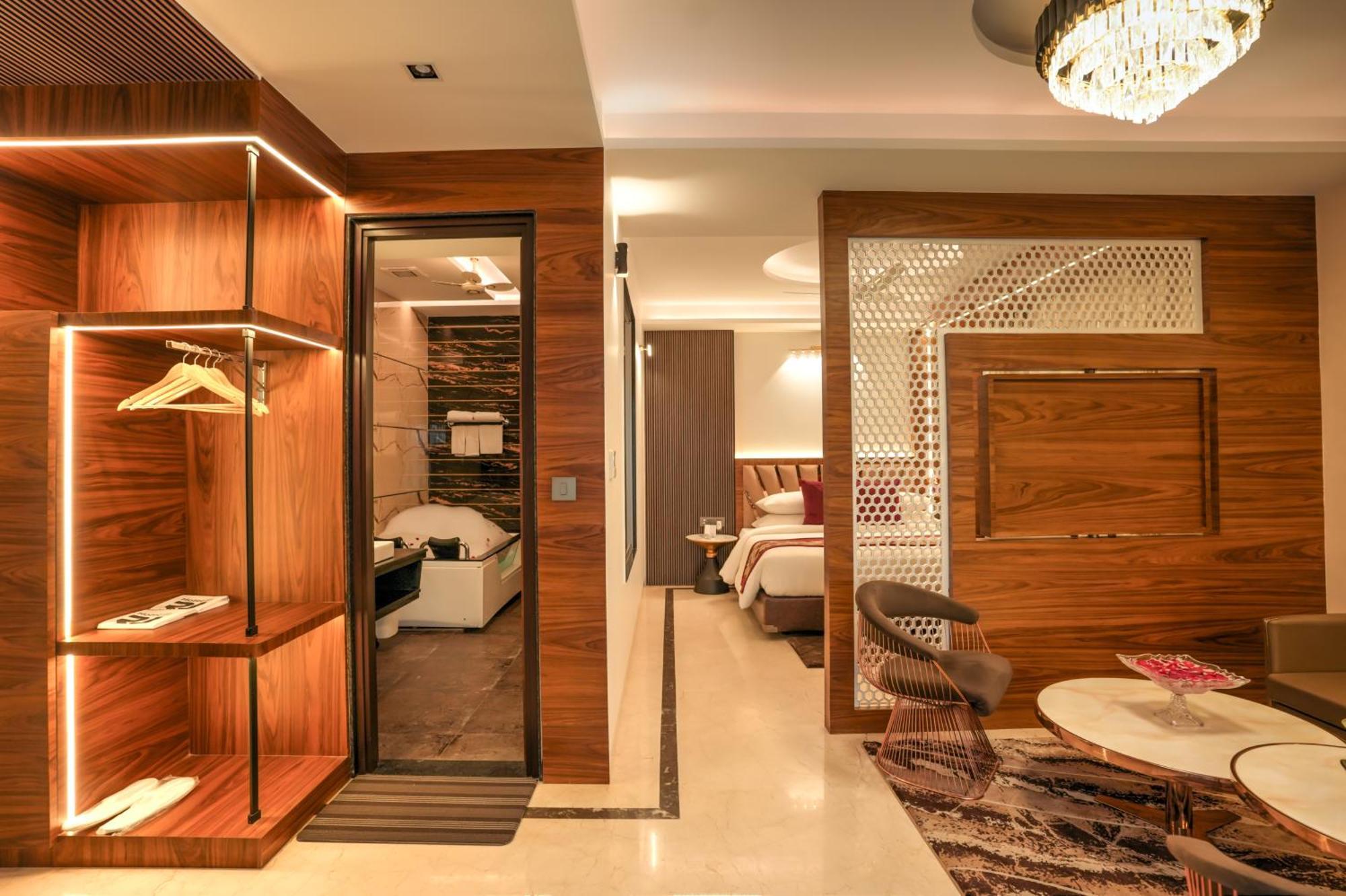 Rj Hotel - Managed By Atithi House Grander Noida Exterior foto