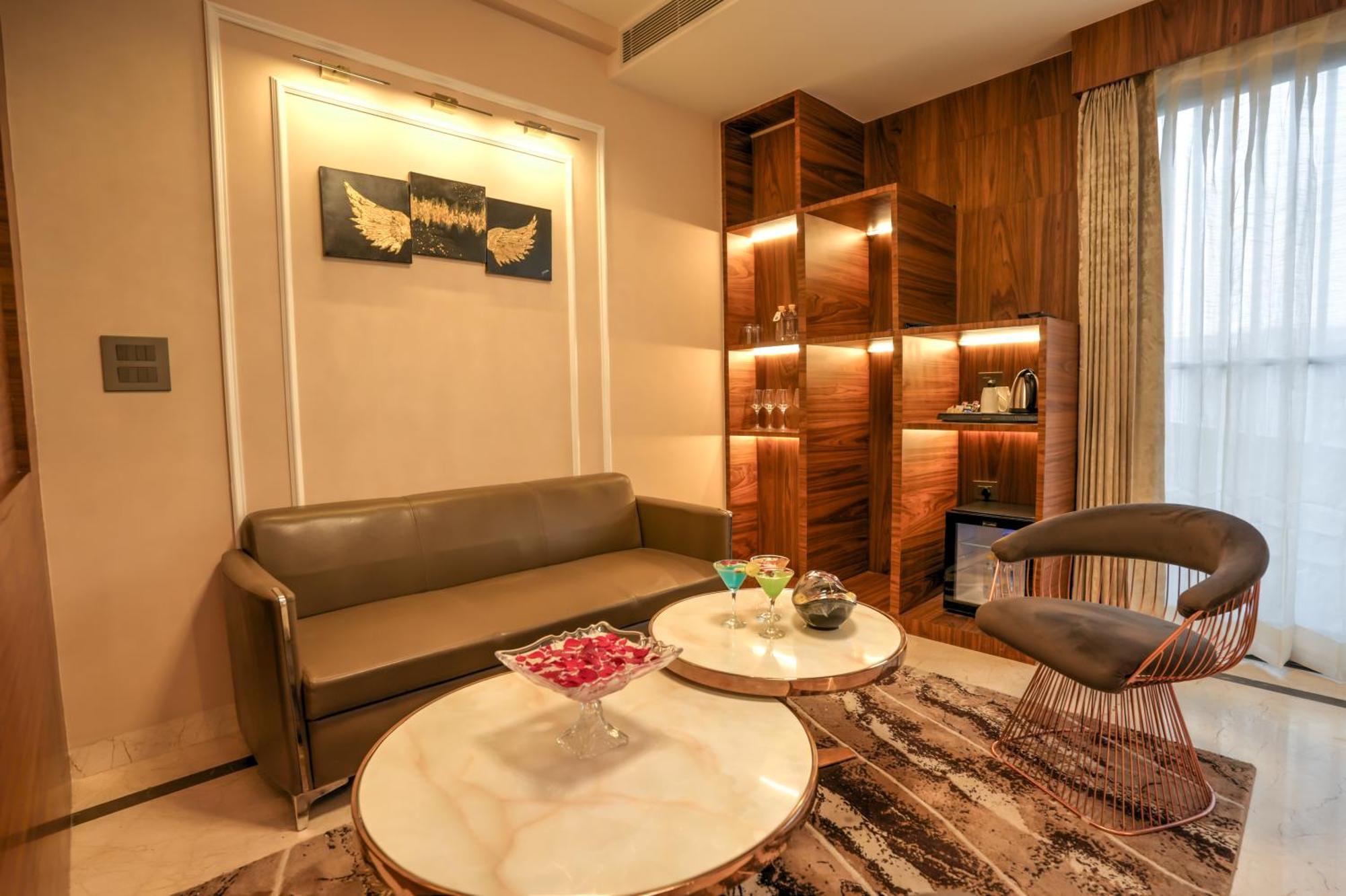 Rj Hotel - Managed By Atithi House Grander Noida Exterior foto