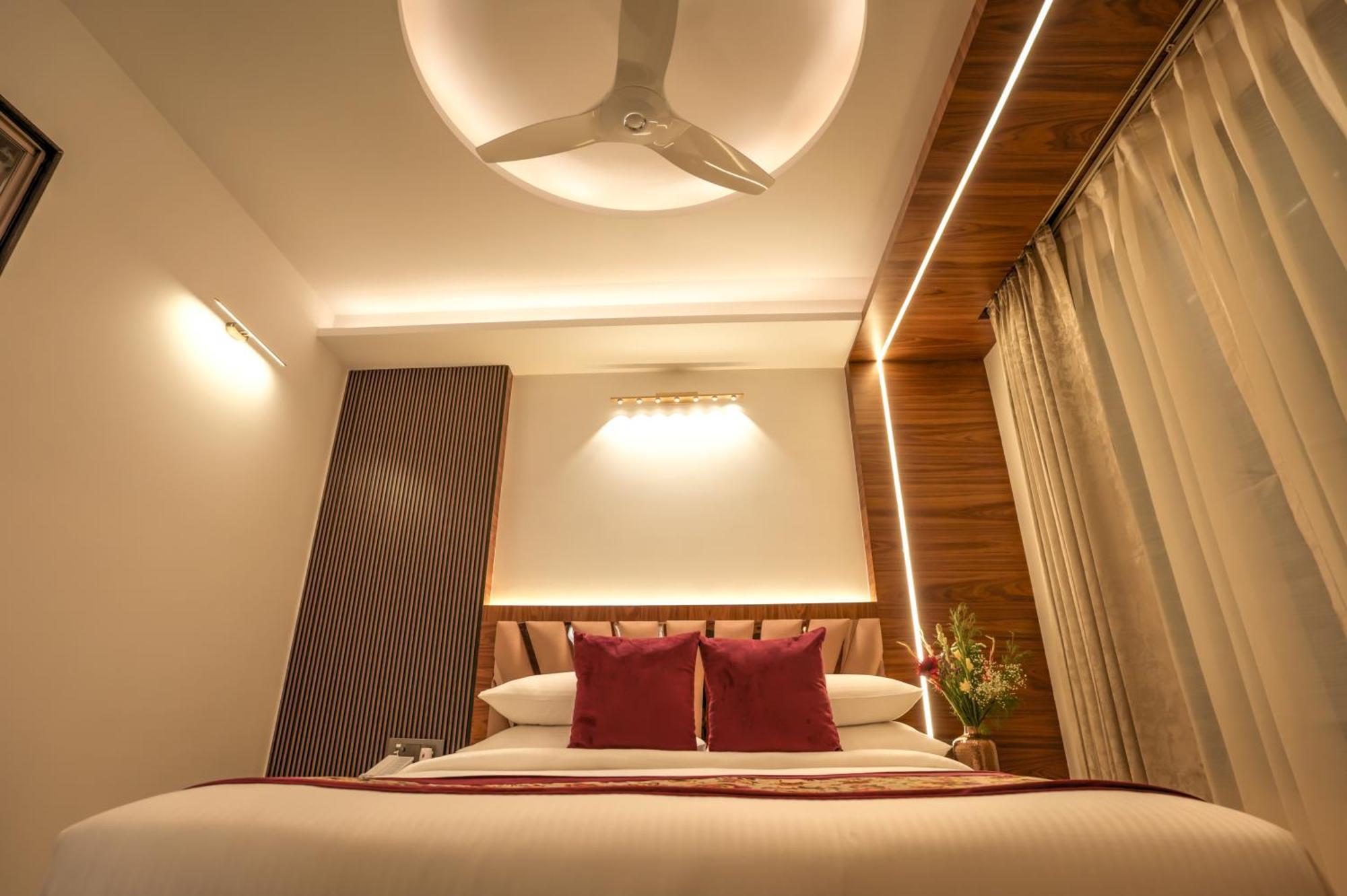 Rj Hotel - Managed By Atithi House Grander Noida Exterior foto