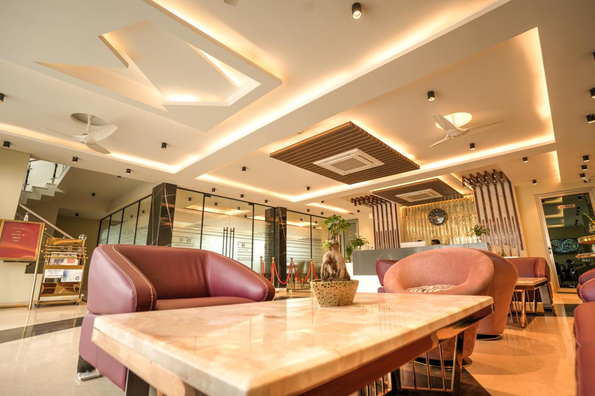 Rj Hotel - Managed By Atithi House Grander Noida Exterior foto